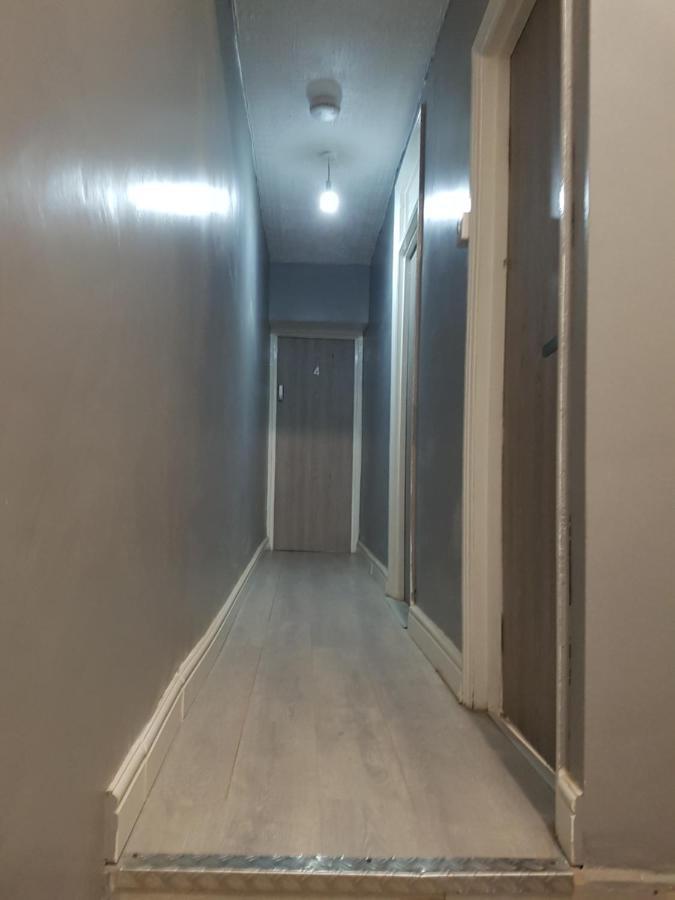 Atlas Road Guest House คาร์ดิฟฟ์ ภายนอก รูปภาพ