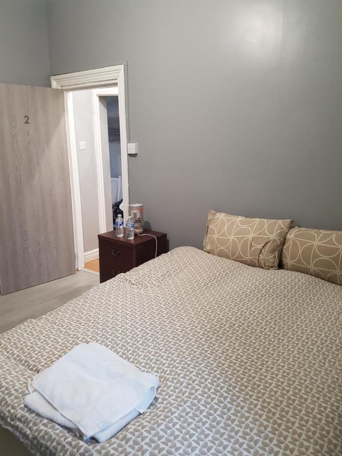 Atlas Road Guest House คาร์ดิฟฟ์ ภายนอก รูปภาพ